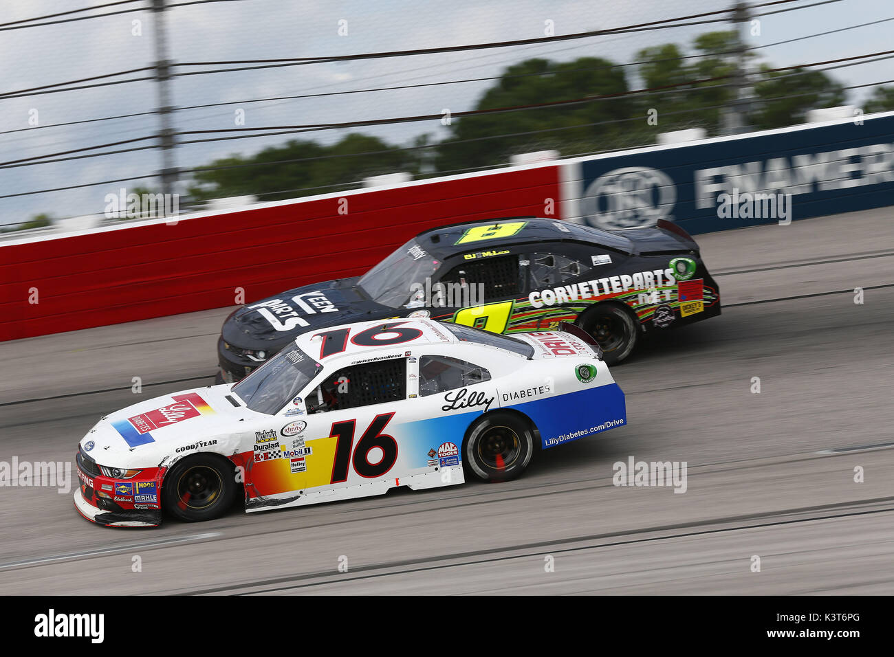 Darlington, South Carolina, USA. 2. Sep 2017. September 02, 2017 - Darlington, South Carolina, USA: Ryan Reed (16) Kämpfe um die Position während der Sport Clips Haarschnitte VFW 200 bei Darlington Raceway in Darlington, South Carolina. Credit: Justin R. Noe Asp Inc/ASP/ZUMA Draht/Alamy leben Nachrichten Stockfoto