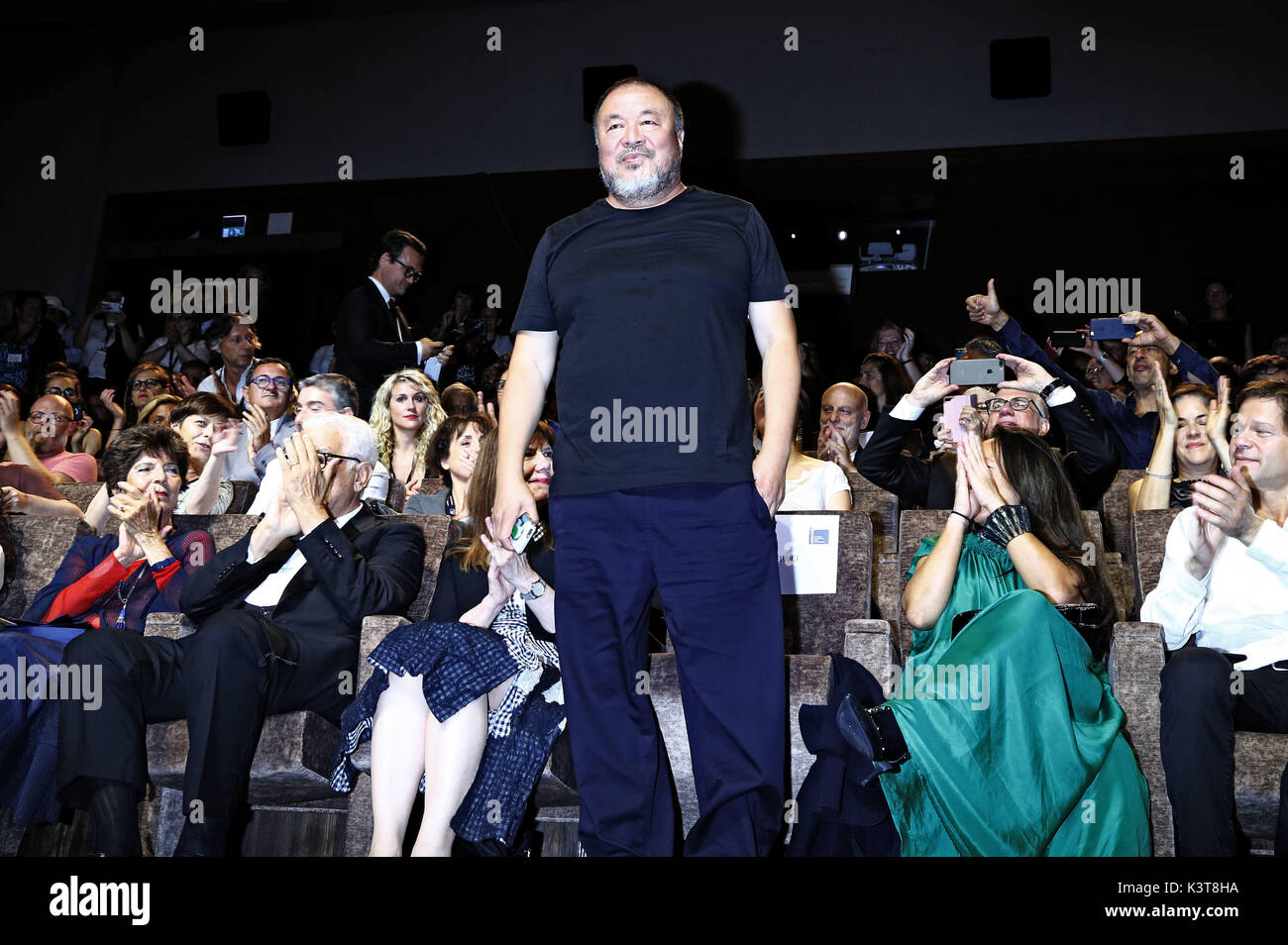 Venedig, Italien. 01 Sep, 2017. Ai Weiwei die Teilnahme an der 'Human Flow" Premiere auf dem 74. Internationalen Filmfestival von Venedig im Palazzo del Cinema am 01 September, 2017 in Venedig, Italien | Verwendung der weltweiten Kredit: dpa/Alamy leben Nachrichten Stockfoto