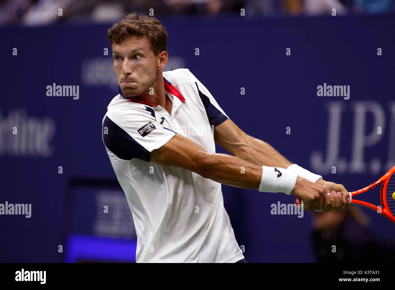 New York, USA. 03 Sep, 2017. New York, Vereinigte Staaten. 03 Sep, 2017. US Open Tennis: New York, den 3. September, 2017 - Pablo Carreno Busta Spaniens in Aktion gegen Denis Shapovalov von Kanada während der vierten Runde bei den US Open in Flushing Meadows, New York. Carreno Busta gewann das Spiel in drei Saetzen. Quelle: Adam Stoltman/Alamy Leben Nachrichten Quelle: Adam Stoltman/Alamy leben Nachrichten Stockfoto