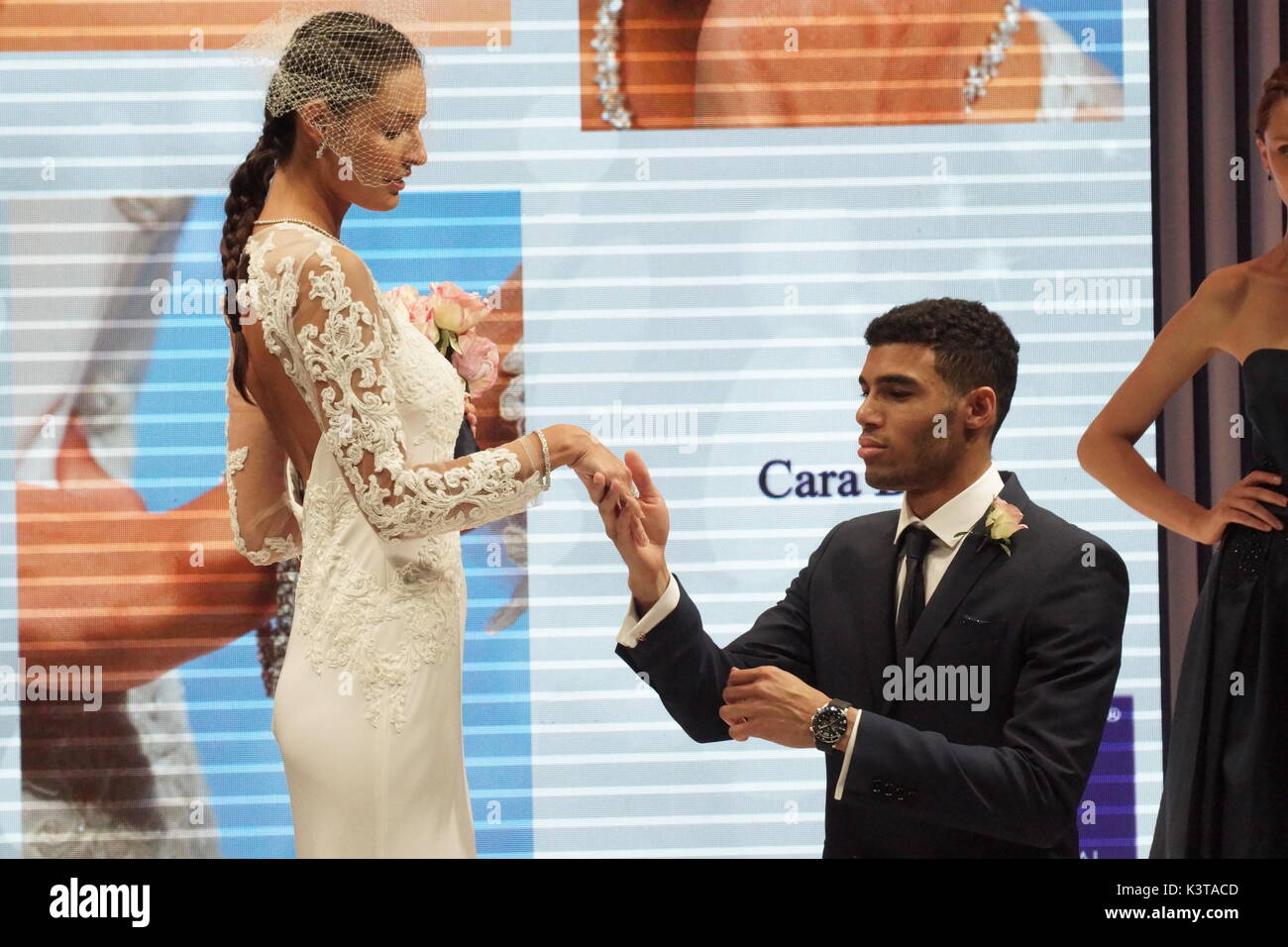 London, Großbritannien. 03 Sep, 2017. Highlights aus der Start- und Landebahn am IJL 2017, INTERNATIONAL JEWELLERY LONDON 2017 zeigt. Credit: Peter Hogan/Alamy leben Nachrichten Stockfoto