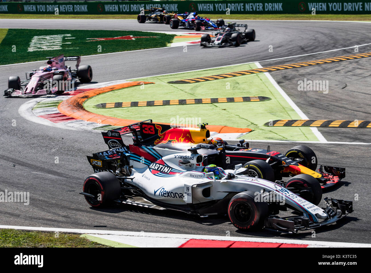 Monza, Italien. 03 Sep, 2017. Großbritannien und Irland RECHTE NUR Felipe Massa (BRA, Williams) und Max Verstappen (NLD, Red Bull) während des F1 Grand Prix von Italien Autodromo Nazionale Monza am 3. September 2017 in Monza, Italien. (Foto von HZ/Pixathlon/phcimages.com) Credit: Daniel Chesterton/Alamy leben Nachrichten Stockfoto