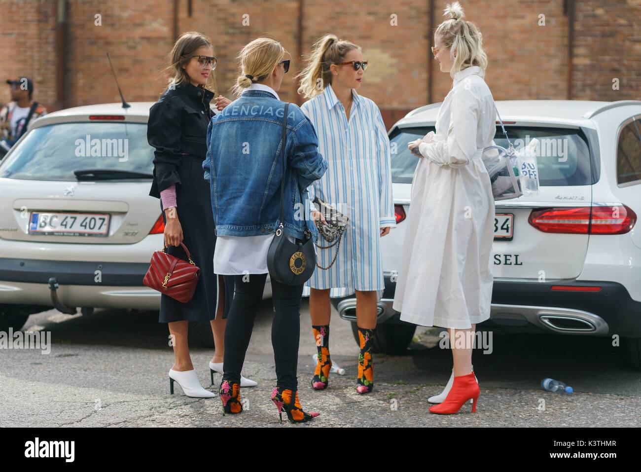 Darja Barannik, Janka Polliani, Blogger und Stylist Linie Langmo und Marianne Theodorsen posing außerhalb der Ganni Landebahn zeigen während der Copenhagen Fashion Week - Mar 10, 2017 - Foto: Start- und Landebahn Manhattan/Gnade Lunn *** Nur für redaktionelle Verwendung *** | Verwendung weltweit Stockfoto