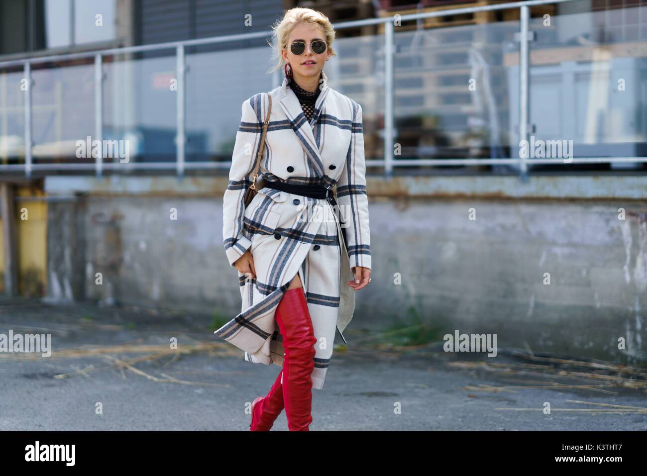 Kopenhagen, Dänemark. 09 Aug, 2017. Caroline Daur posing außerhalb der von Malene Birger Landebahn zeigen während der Copenhagen Fashion Week - Jul 9, 2017 - Foto: Start- und Landebahn Manhattan/Gnade Lunn *** Nur für redaktionelle Verwendung *** | Verwendung weltweit/dpa/Alamy leben Nachrichten Stockfoto