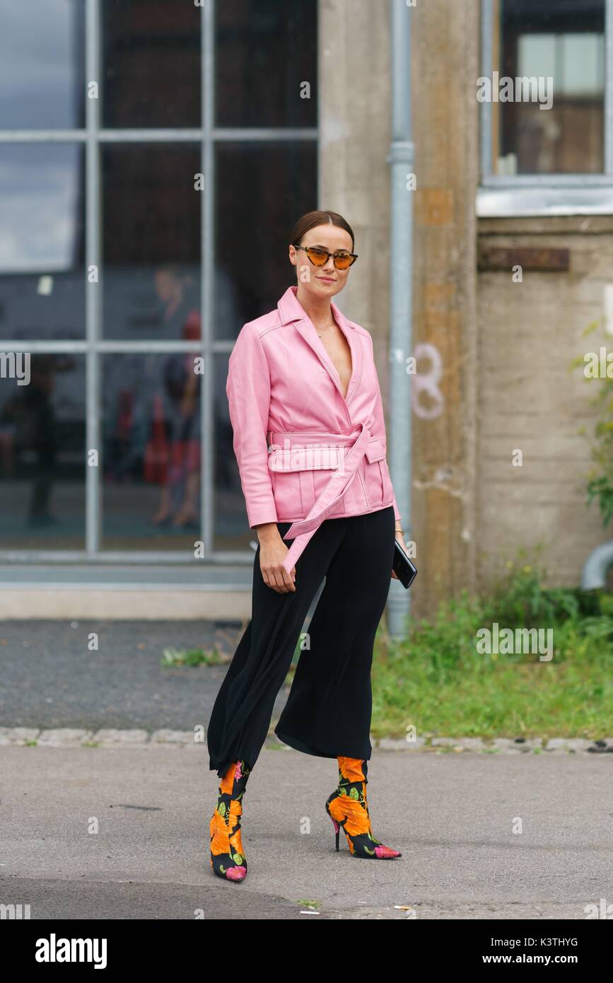 Lena Lademann posing außerhalb der Ganni Landebahn zeigen während der Copenhagen Fashion Week - Mar 10, 2017 - Foto: Start- und Landebahn Manhattan/Gnade Lunn *** Nur für redaktionelle Verwendung *** | Verwendung weltweit Stockfoto