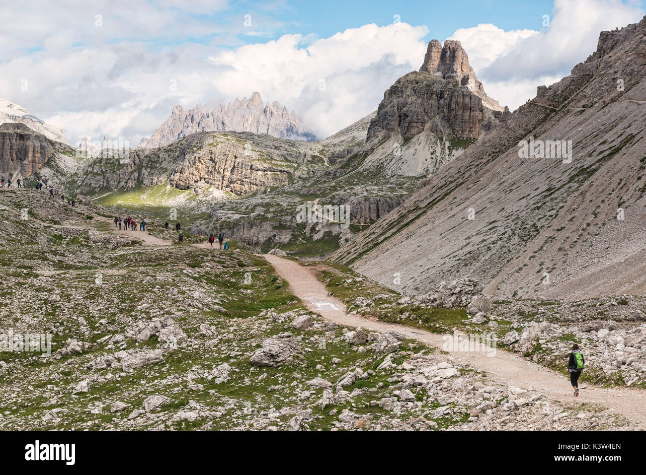 Wanderer die Locatelli Zuflucht zu entdecken. Sextner Dolomiten Trentino Alto Adige Italien Europa. Stockfoto