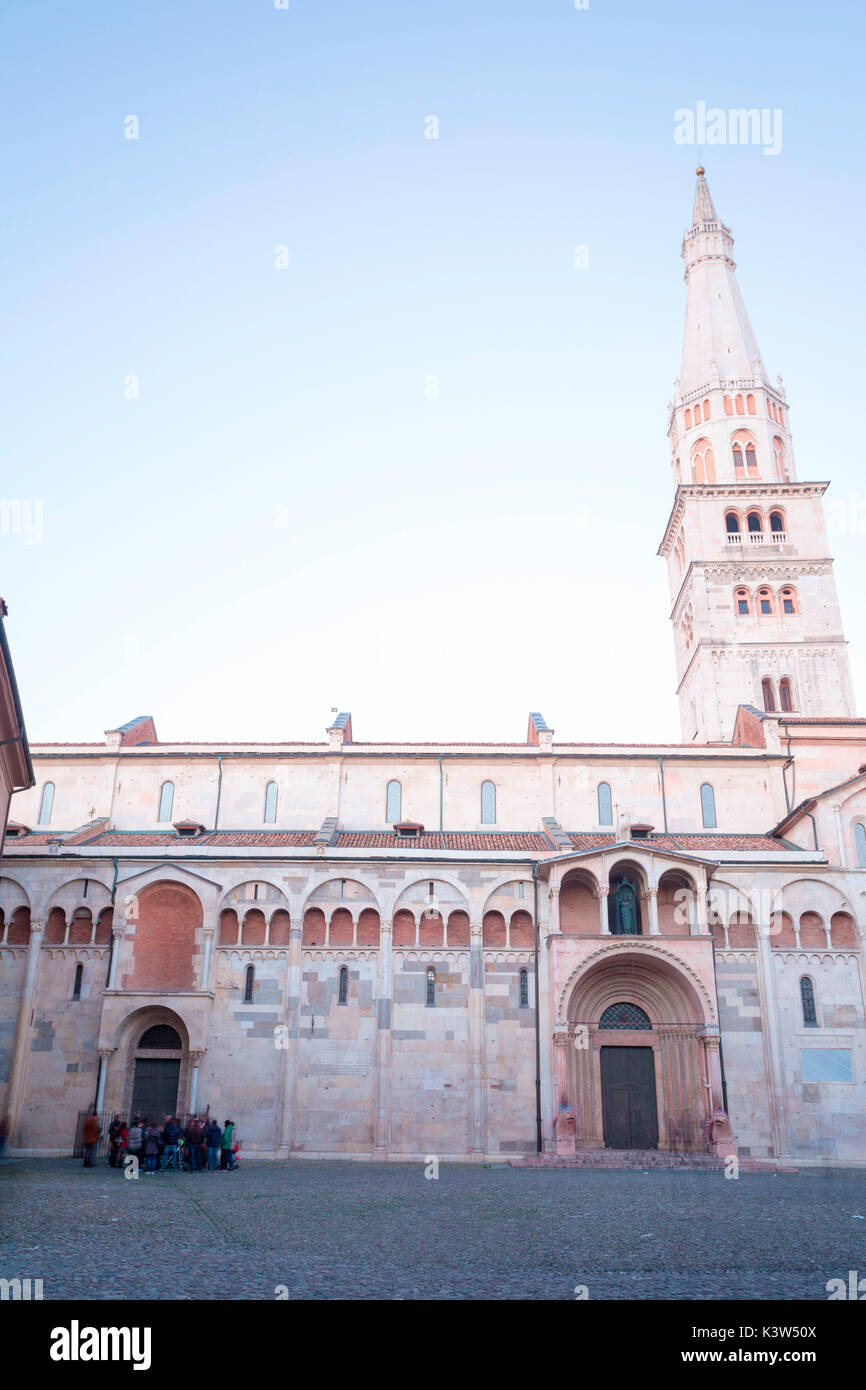 Modena, Emilia Romagna, Italien. Piazza Grande und Dom bei Sonnenuntergang. Stockfoto