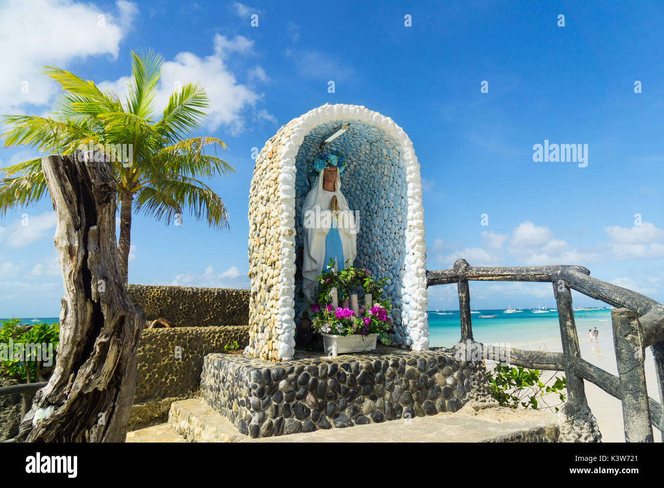 Willy's Rock und Strand in Boracay Island, der Fels ist das berühmteste Wahrzeichen von Boracay, Philippinen. Stockfoto