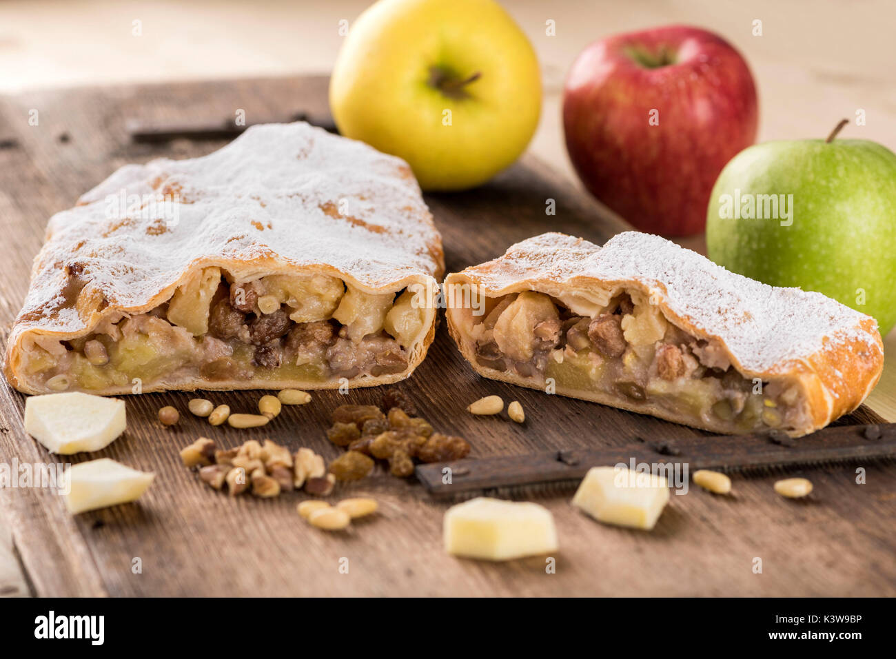 Apfelstrudel Dolomiten Trentino Alto Adige Typische Produkte Lebensmittel Stockfotografie Alamy