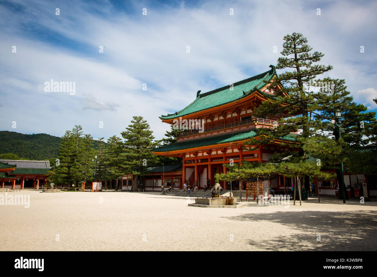 Der Heian-schrein ist ein Shintō-Schrein in Sakyō-ku, Kyoto, Japan. Der Schrein ist als Beppyō Jinja von der Vereinigung der Shintō-Schreine geordnet. Stockfoto