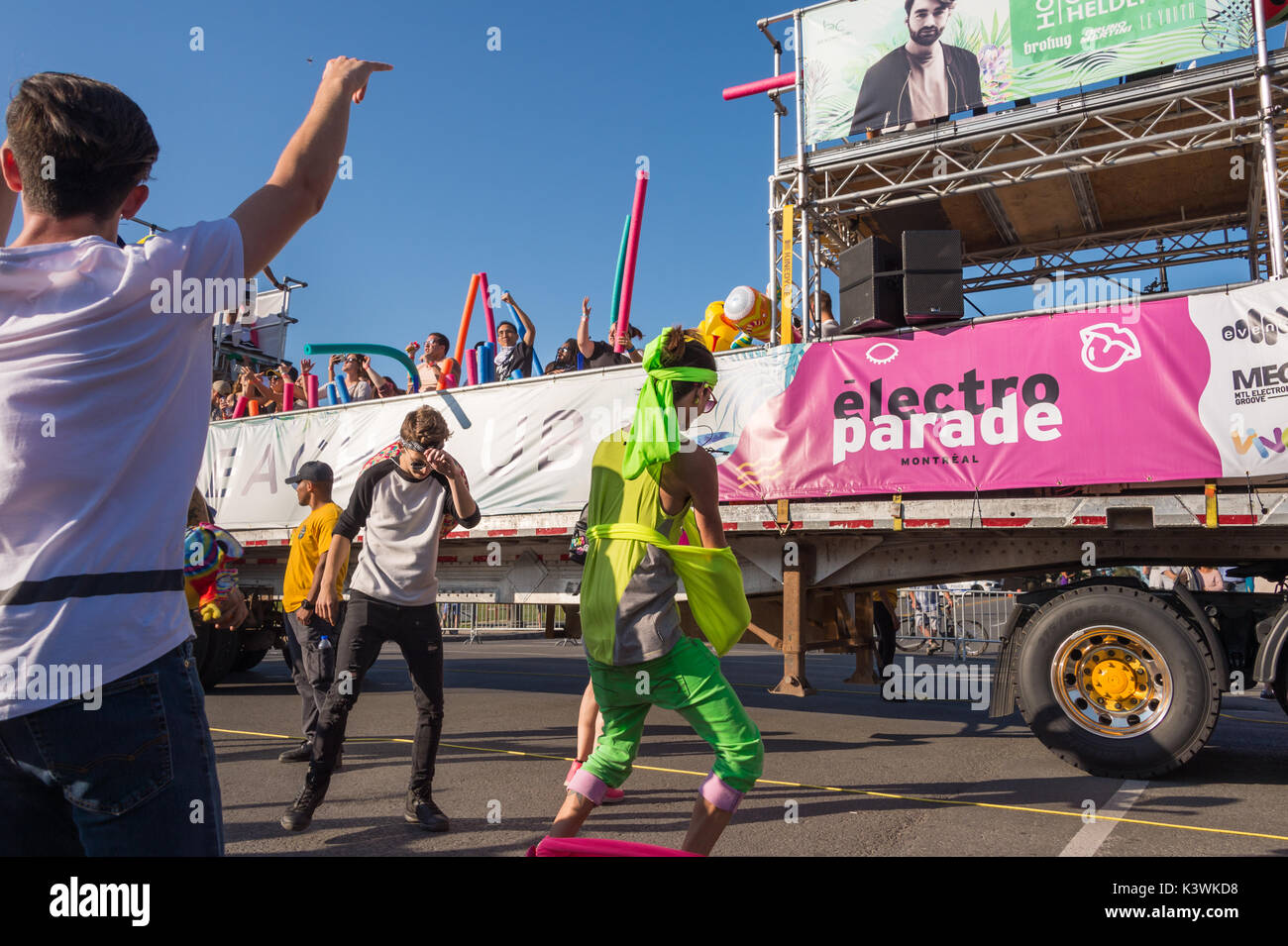 Montreal, Kanada - 2. September 2017: Techno Fans während des Electro Parade. Stockfoto