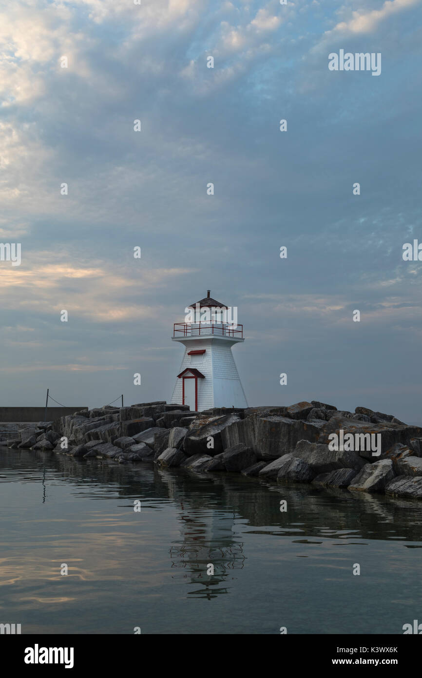 Leuchtturm am Abend Stockfoto