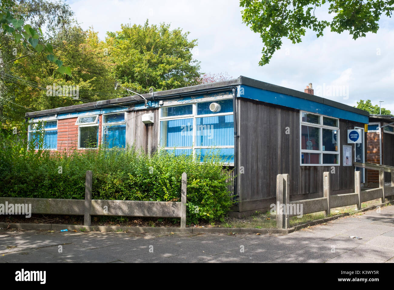 Gebäude des Citizens Advice Bureau, das jetzt abgerissen und in Crewe Ceshire UK neu errichtet wurde Stockfoto