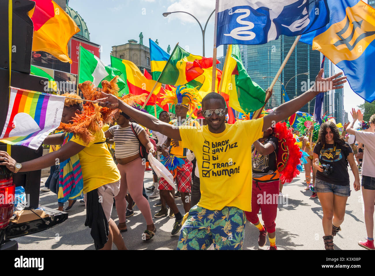 Montreal, Kanada - 20 August 2017: Mitglied der Afrikanischen Regenbogen Verein übernimmt Teil in Montreal Gay Pride Parade Stockfoto