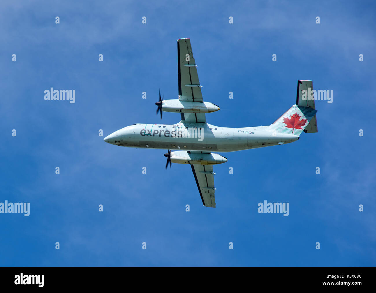 MONTREAL, KANADA - 28. AUGUST 2017: Air Canada Express landing Ebene. Air Canada Express ist ein Markenname, unter dem Vier regionale Fluggesellschaften f Stockfoto