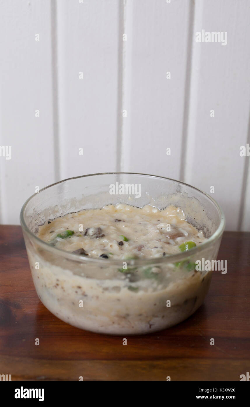 In der Nähe von Pilzen und Spargel Risotto cremig Stockfoto