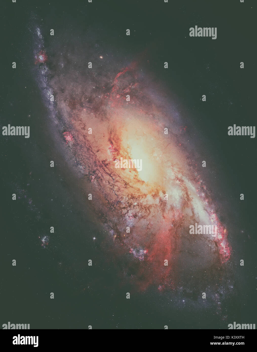 M106, Spiralgalaxie. Auch bekannt als NGC 4258, M106 23,5 Millionen Lichtjahren im Sternbild Canes Venatici liegt. Elemente dieses Bild furn Stockfoto