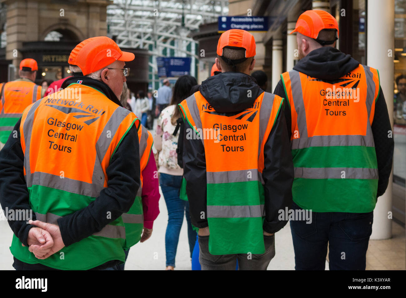 Glasgow Central Station Tour - Menschen am Anfang der Tour Stockfoto