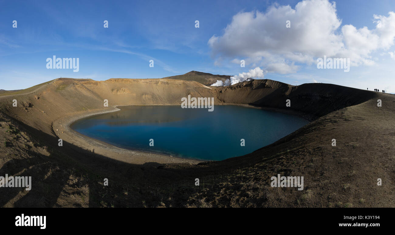 Panoramasicht auf den See inside Krafla Krater, Island Stockfoto