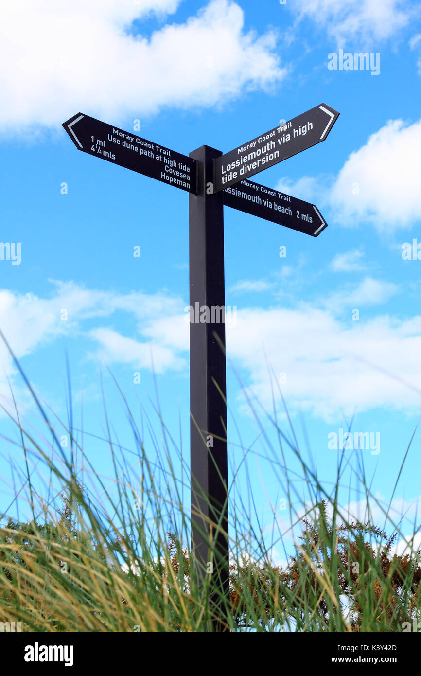 Schild an der Küste von Moray Trail in der Nähe von Lossiemouth, Schottland Stockfoto