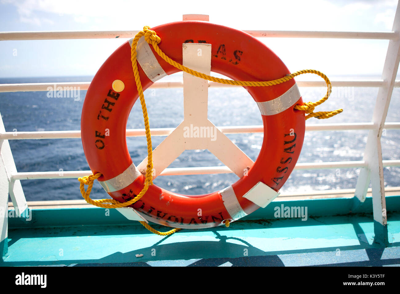 Ring Boje auf einer Kreuzfahrt Schiff auf See Stockfoto