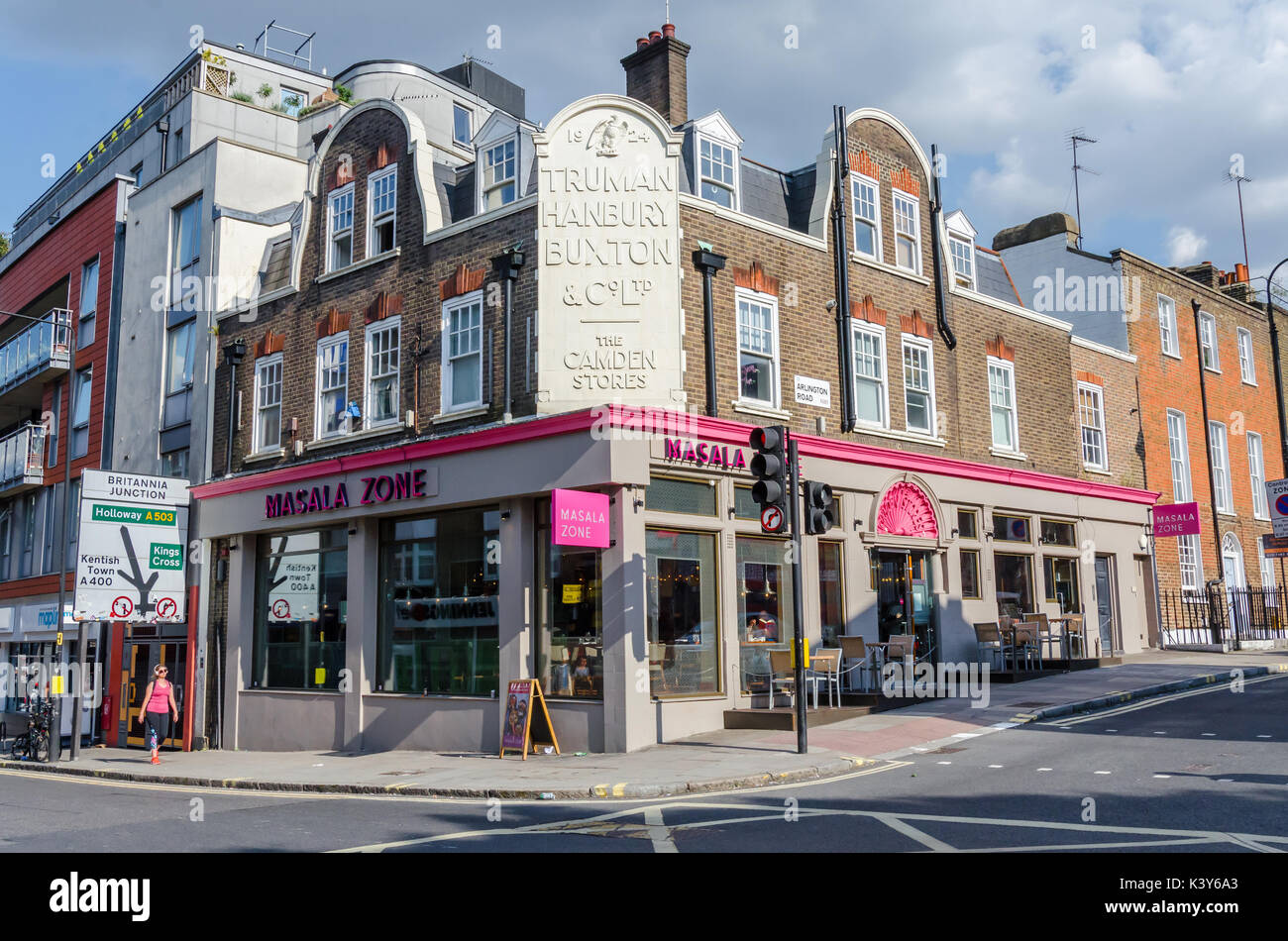 Eine Gedenktafel an der Ecke eines Gebäudes in Camden, London lautet "Truman Hanbury und Co Ltd. Stockfoto