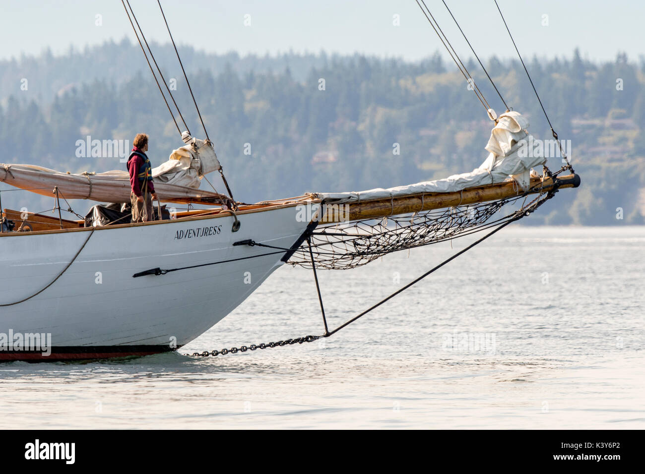 Motorboot, Segelboot aus Holz schoneryacht Port Townsend, Puget Sound, Washington. Segelboot Abenteurerin. Stockfoto