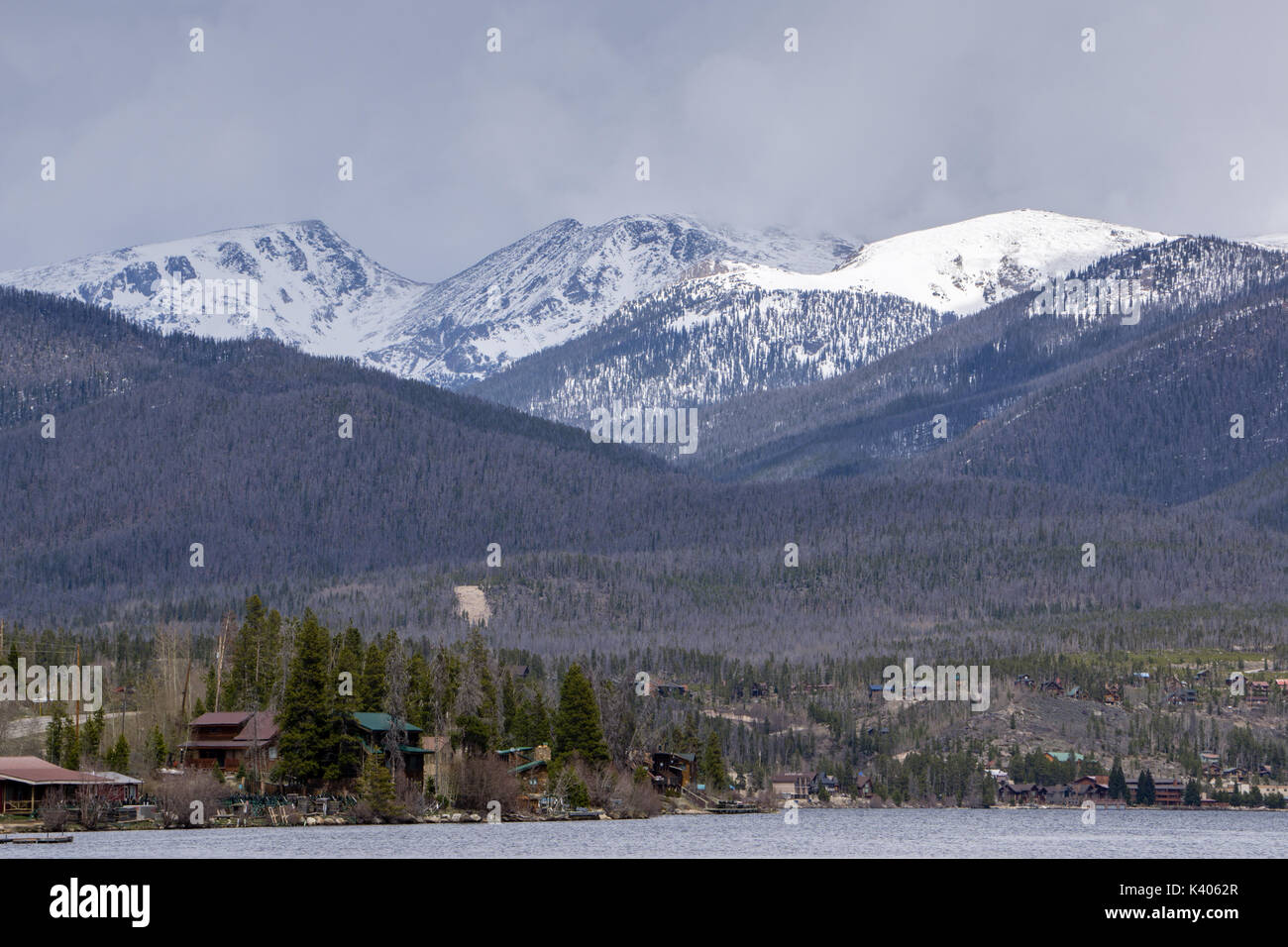 Grand Lake ist der Eingang West zum Rocky Mountain National Park. Stockfoto