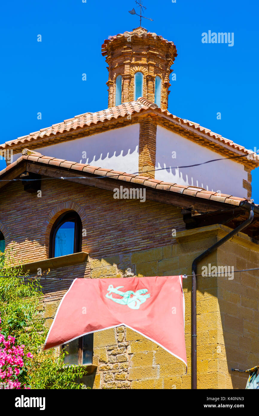 Standard- und Glockenturm. Witchery Woche 2016. Bargota, Navarra, Spanien, Europa. Stockfoto