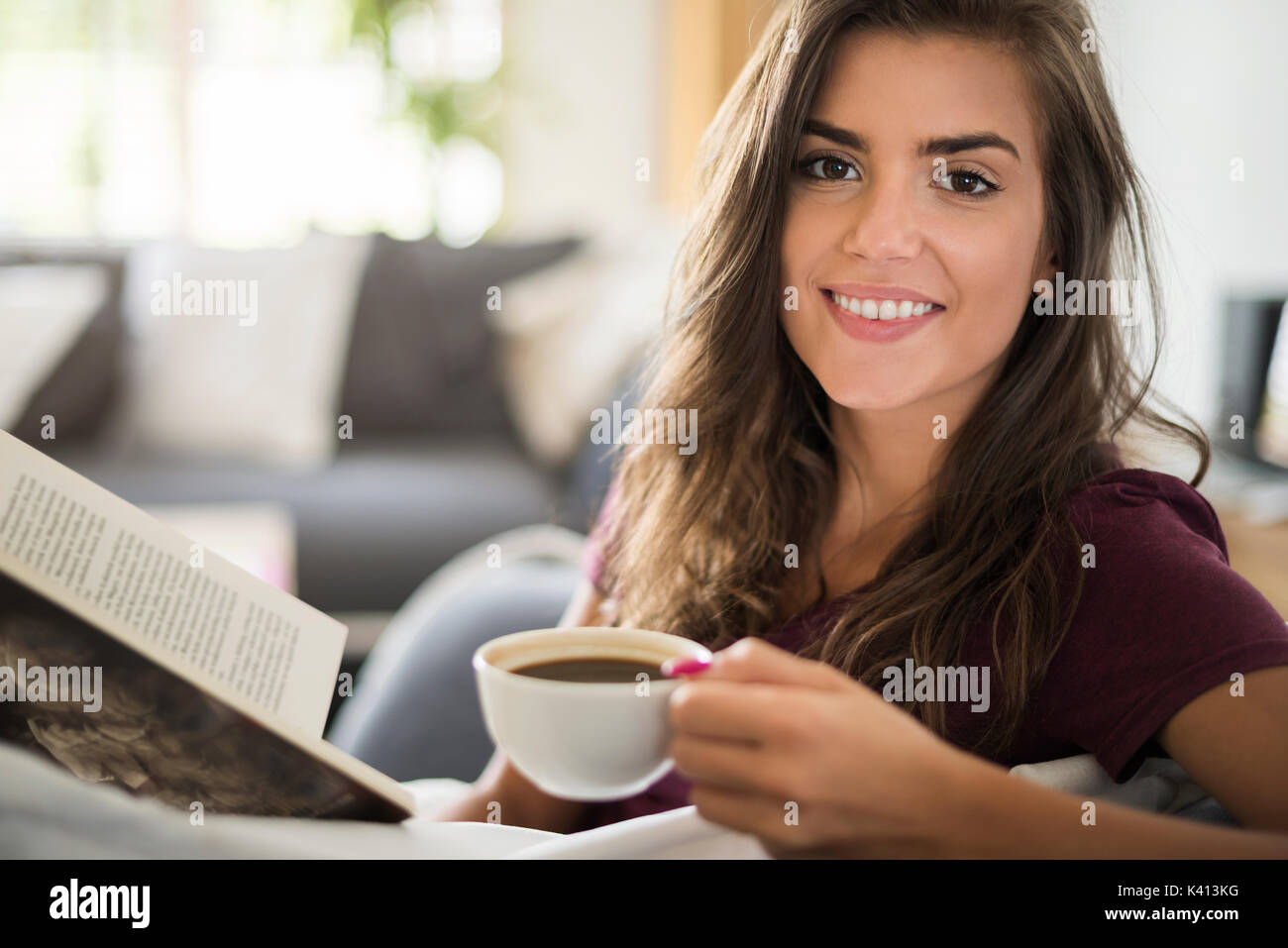 Endlich habe ich mal ein gutes Buch zu lesen Stockfoto