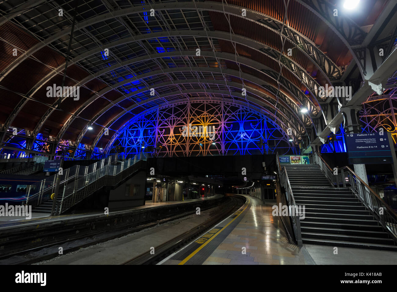 Der Bahnhof Paddington London UK bei Nacht Stockfoto