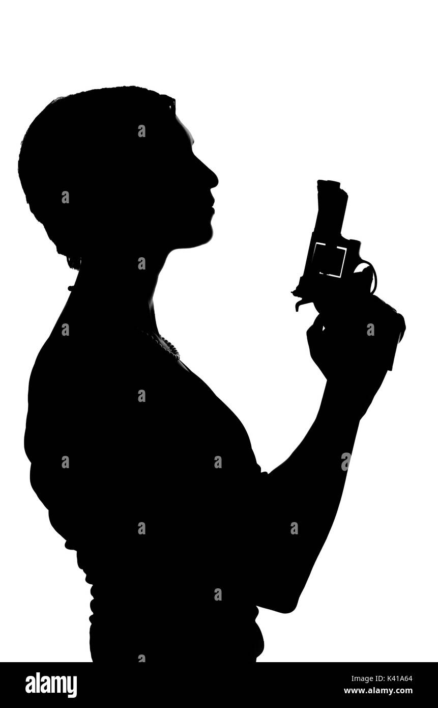 Silhouette einer Frau Privatdetektiv mit einer Waffe in der Hand. Gangster sieht aus wie Mafiosi und Aufenthalt Seite zur Kamera. Sie trägt ein Kleid. Polizei kriminelle Stockfoto