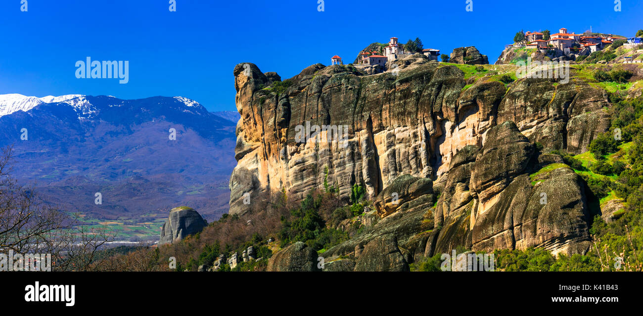 Beeindruckenden Meteora Kloster über Felsen, Griechenland. Stockfoto