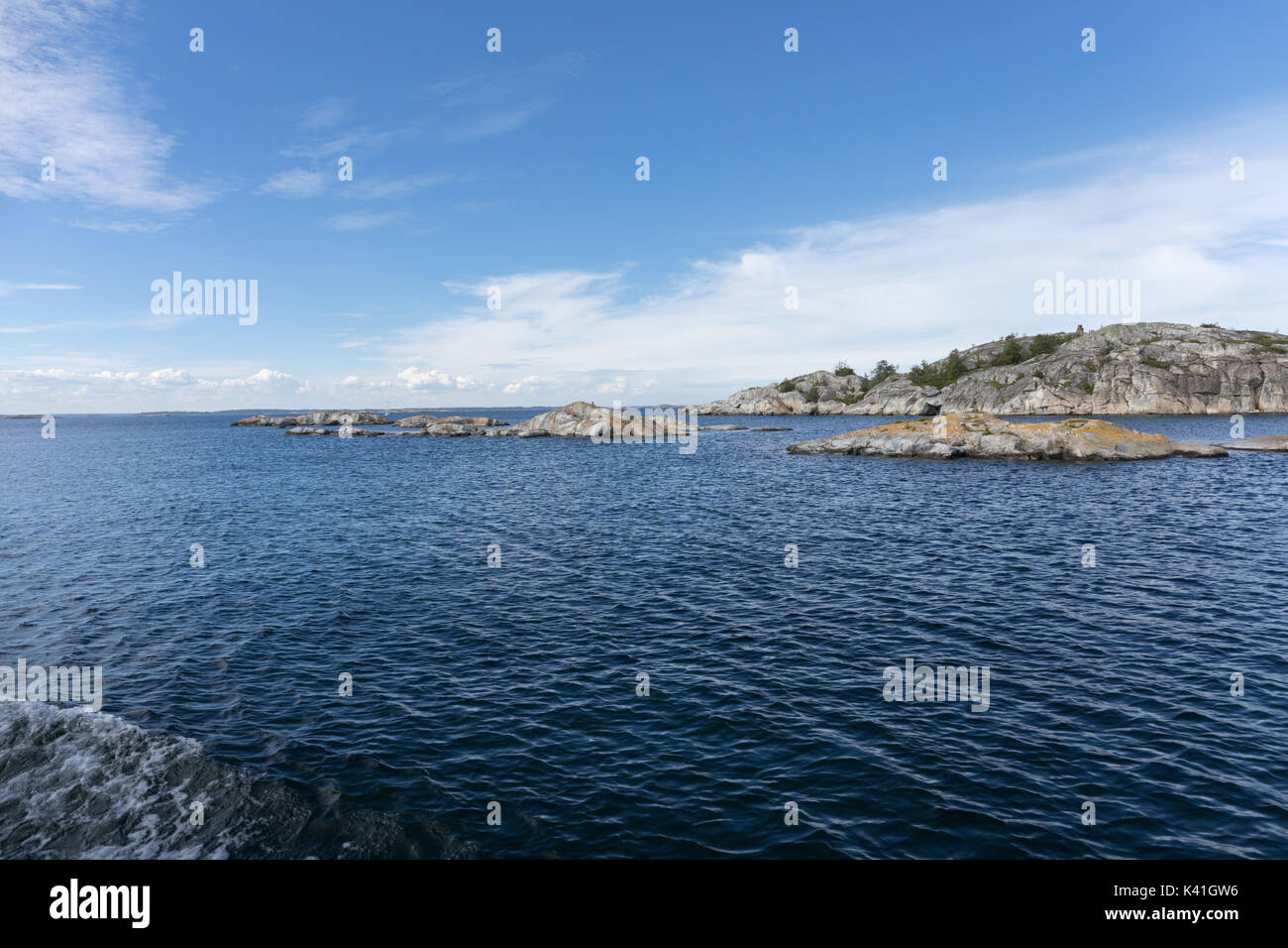 Inseln in den Stockholmer Schären an einem hellen Sommer Stockfoto