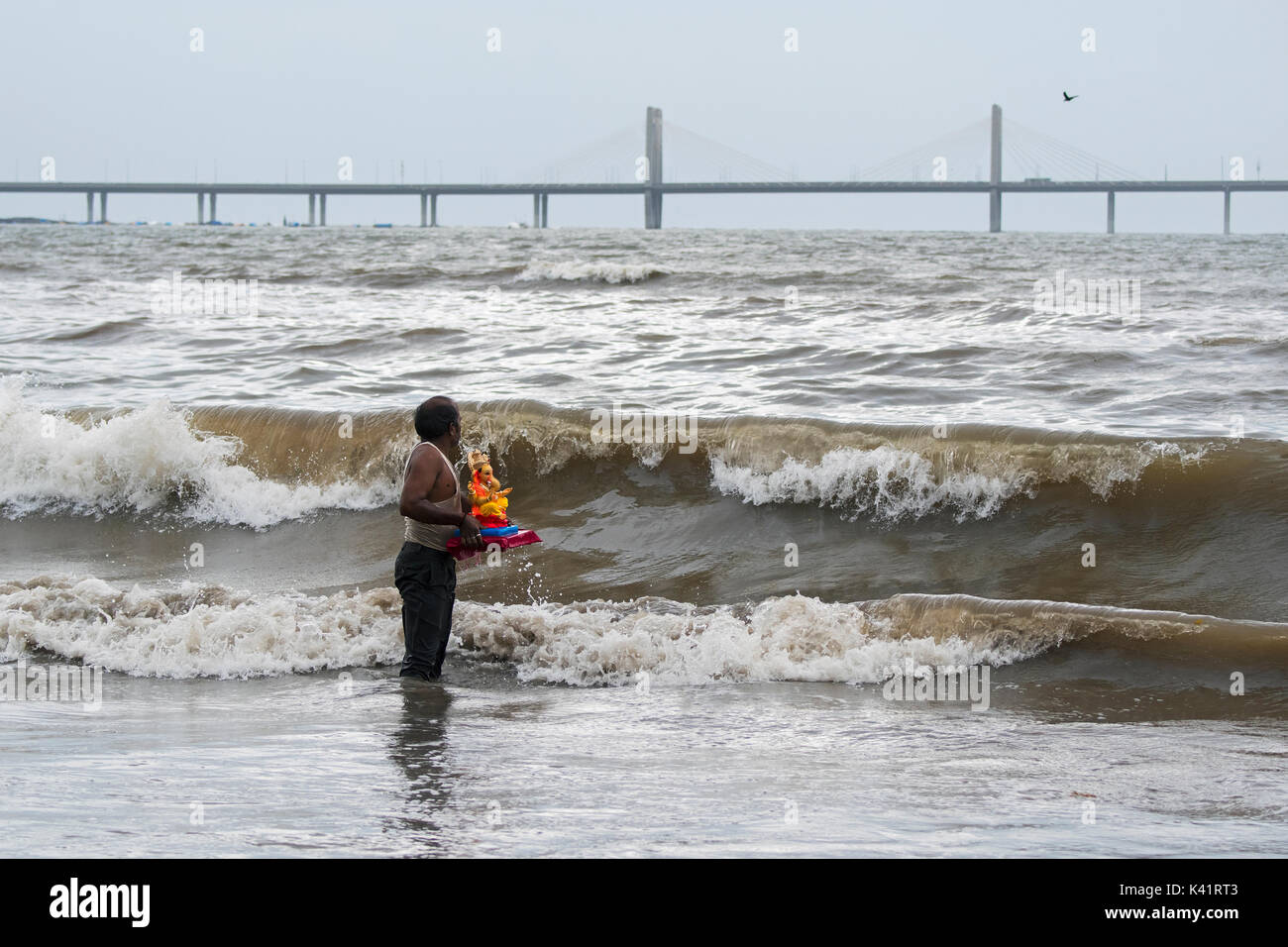 Das Bild der Elefanten vorangegangen Lords Eintauchen bei Dadar Chowpatty, Mumbai, Indien Stockfoto