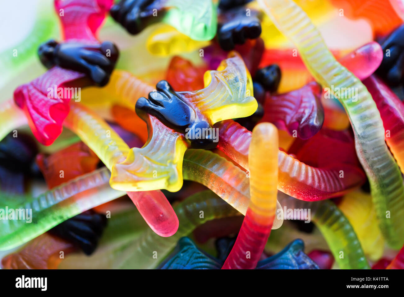 Gummy worms und Wette Süßigkeiten für Halloween Party Stockfoto