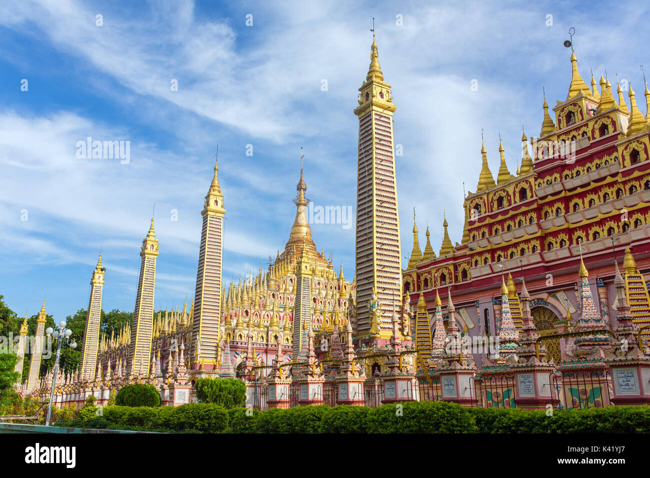 Schöne buddhistische Pagode, die thanboddhay Phaya in Monywa, Myanmar Stockfoto