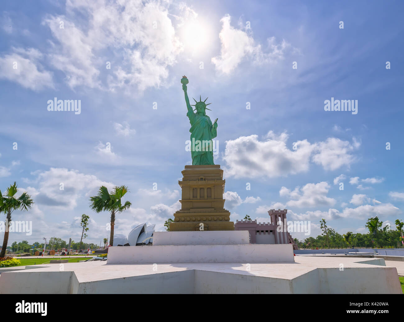 Architekturmodelle Freiheitsstatue ist architektonischen Wunder der Welt in touristischen Gebieten gebaut, um Besucher anzuziehen Stockfoto