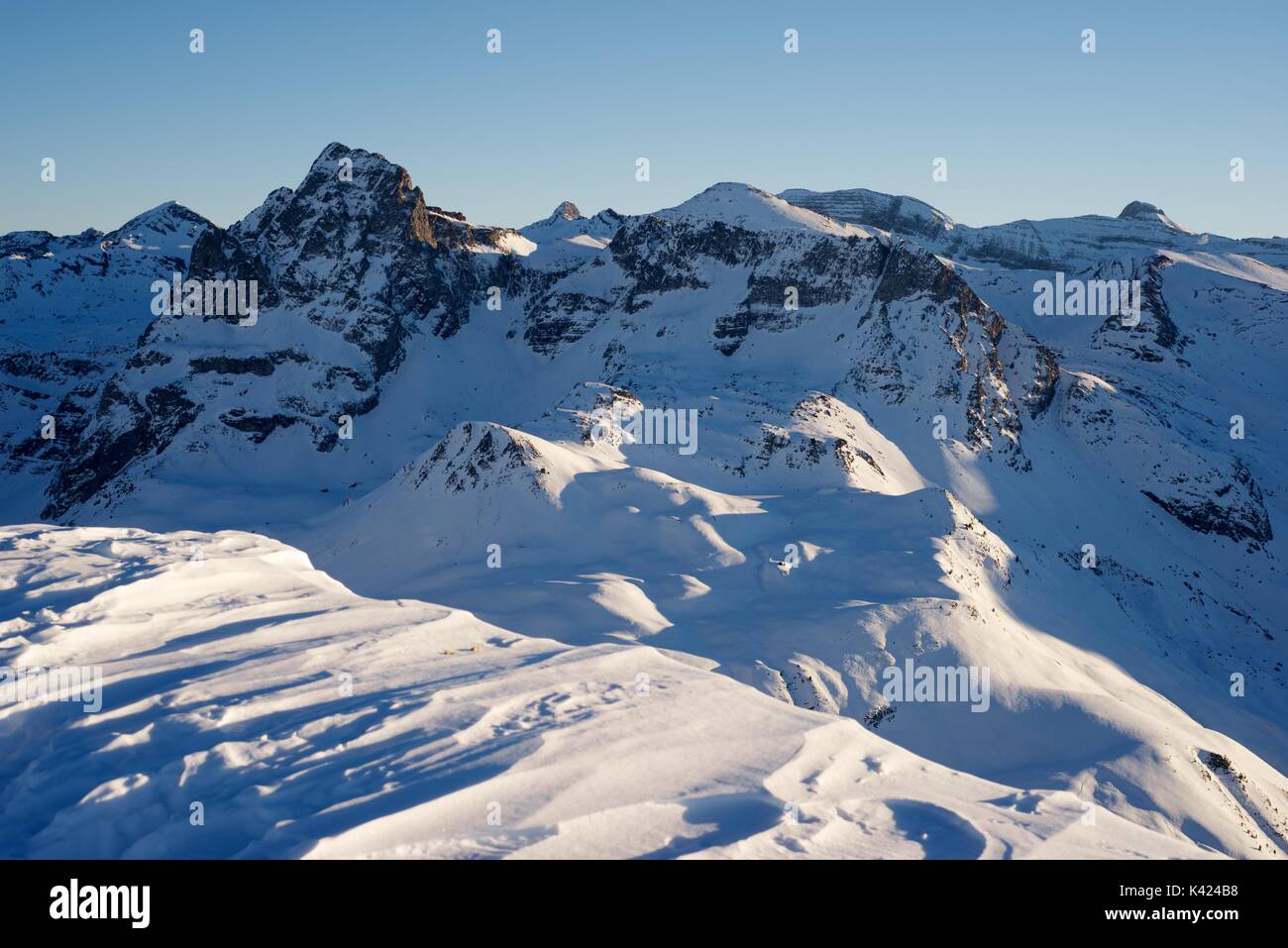 Sonnenuntergang in Canal Roya Valley, auf der linken Seite ist anayet Peak, Pyrenäen, Huesca, Aragón, Spanien Stockfoto