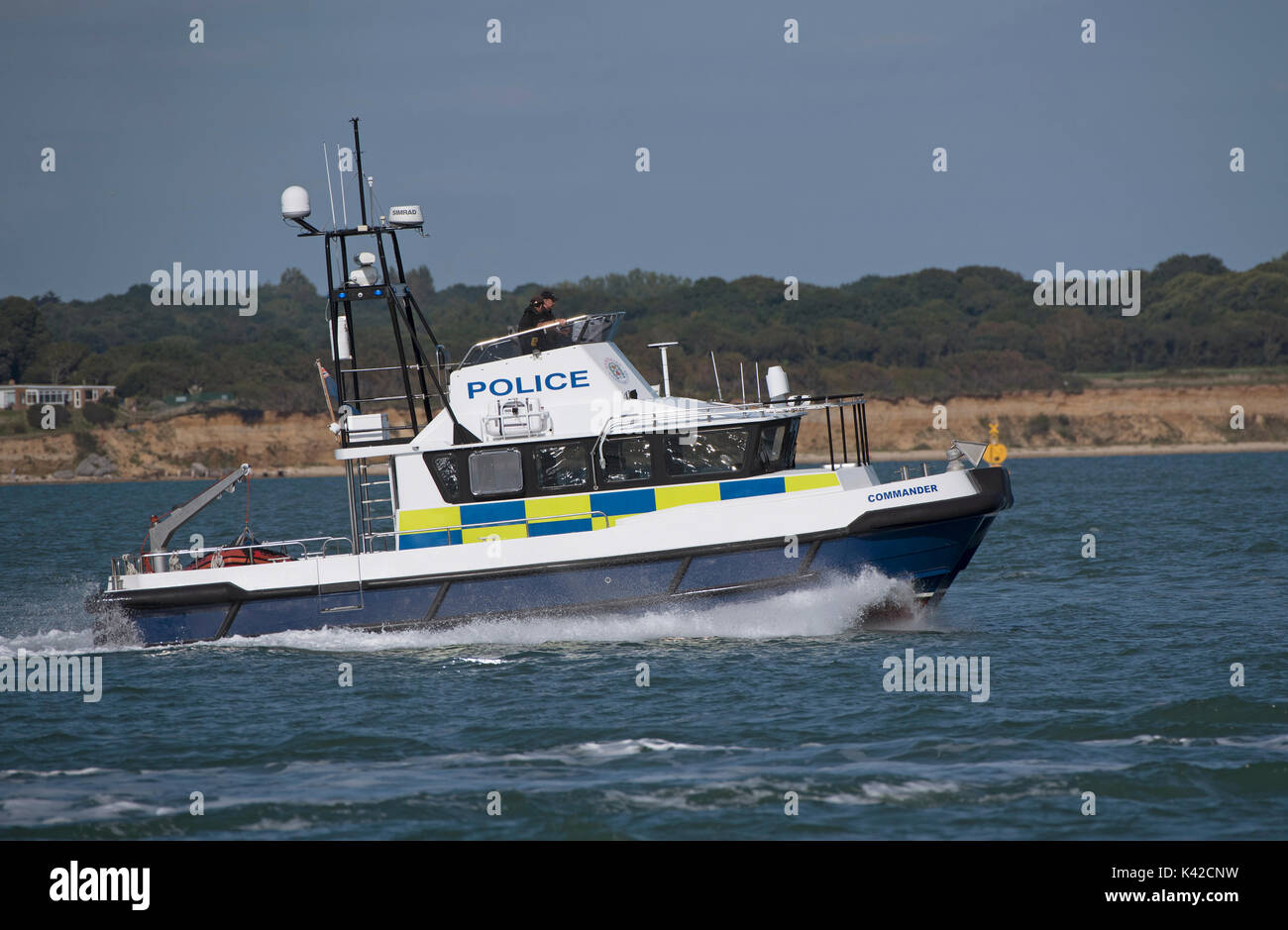 Southampton Wasser Hampshire England UK. August 2017 Das Hampshire Constabulary Boot Kommandant bei einer Geschwindigkeit Stockfoto