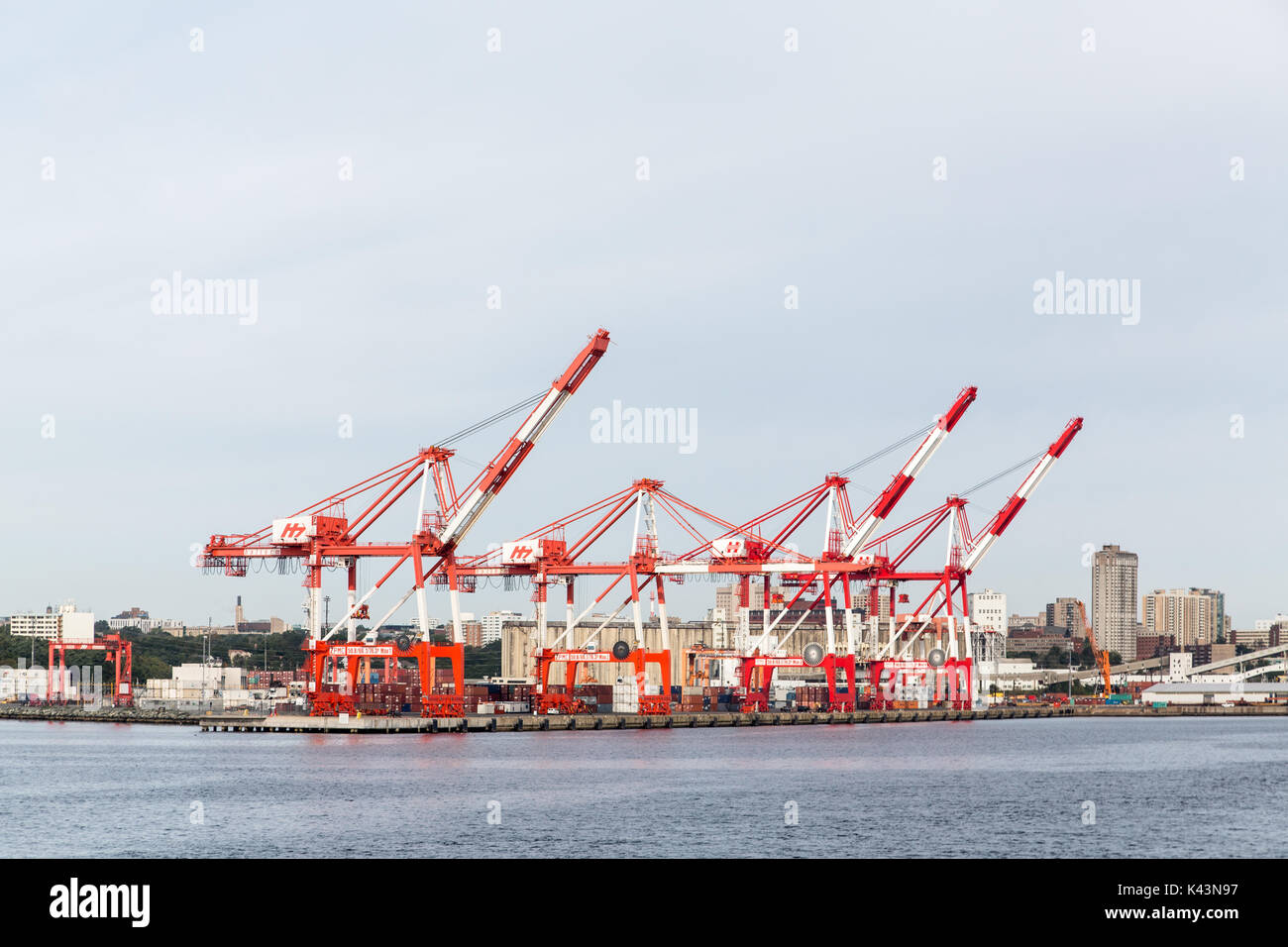 Schwere Versand Krane auf einen Güterbahnhof an der Küste in der Nähe von Halifax, Nova Scotia, Kanada Stockfoto