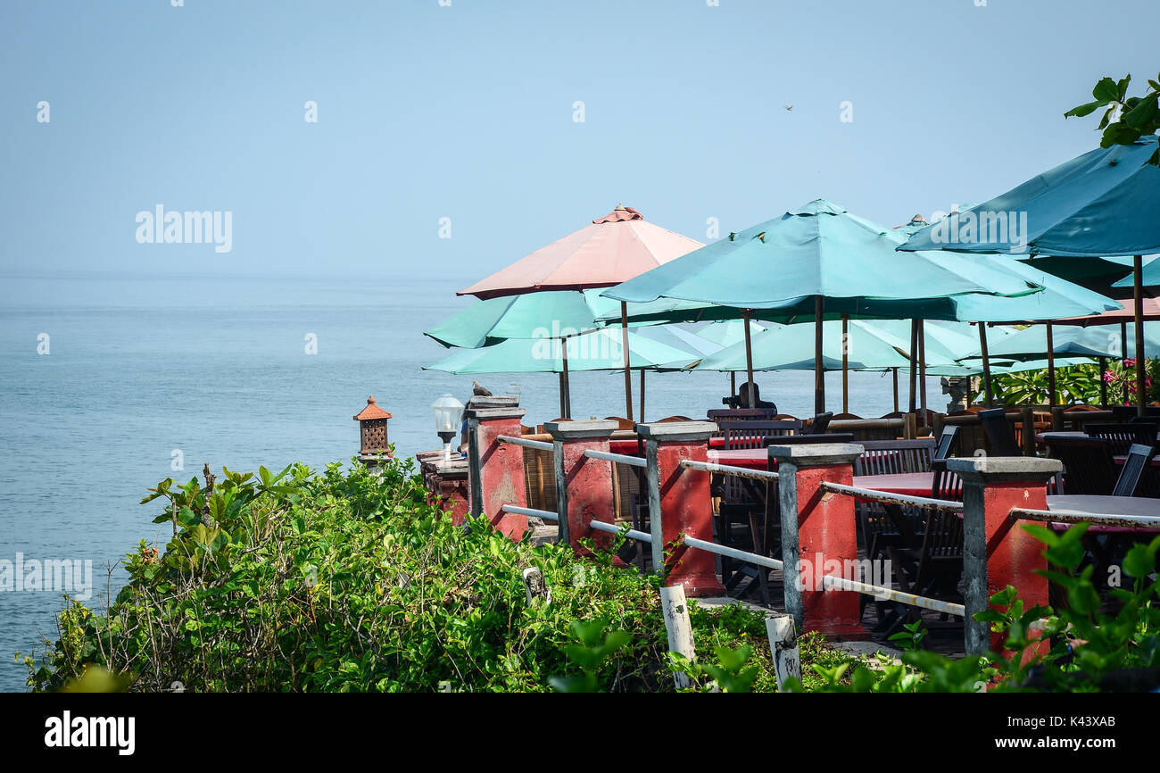 Meerblick Coffee Shop in Bali, Indonesien. Bali ist eine Insel Paradies, das für seine Kunst, Kultur berühmt, und Erholung. Stockfoto