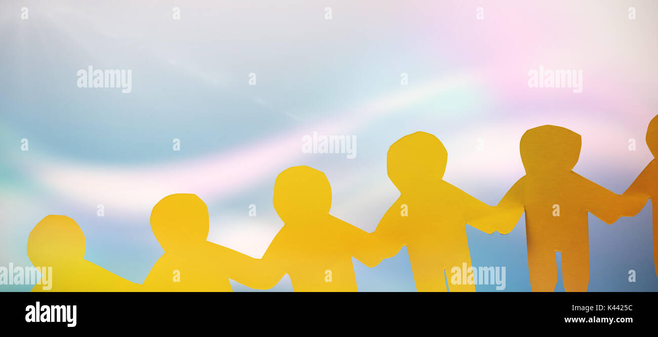 Man gemeinsam gegen mehrfarbige Sonnenlicht an einem sonnigen Tag Stockfoto