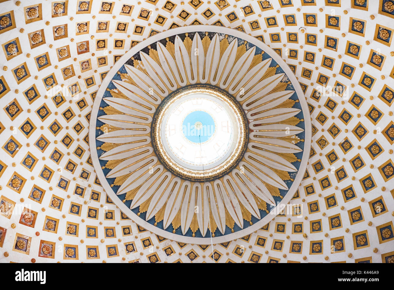 Interior Detail der Kuppel des Rotunda von Mosta (Kirche der Himmelfahrt der Jungfrau Maria), Malta. Die Kuppel ist der drittgrößte nicht unterstützte Dome in t Stockfoto