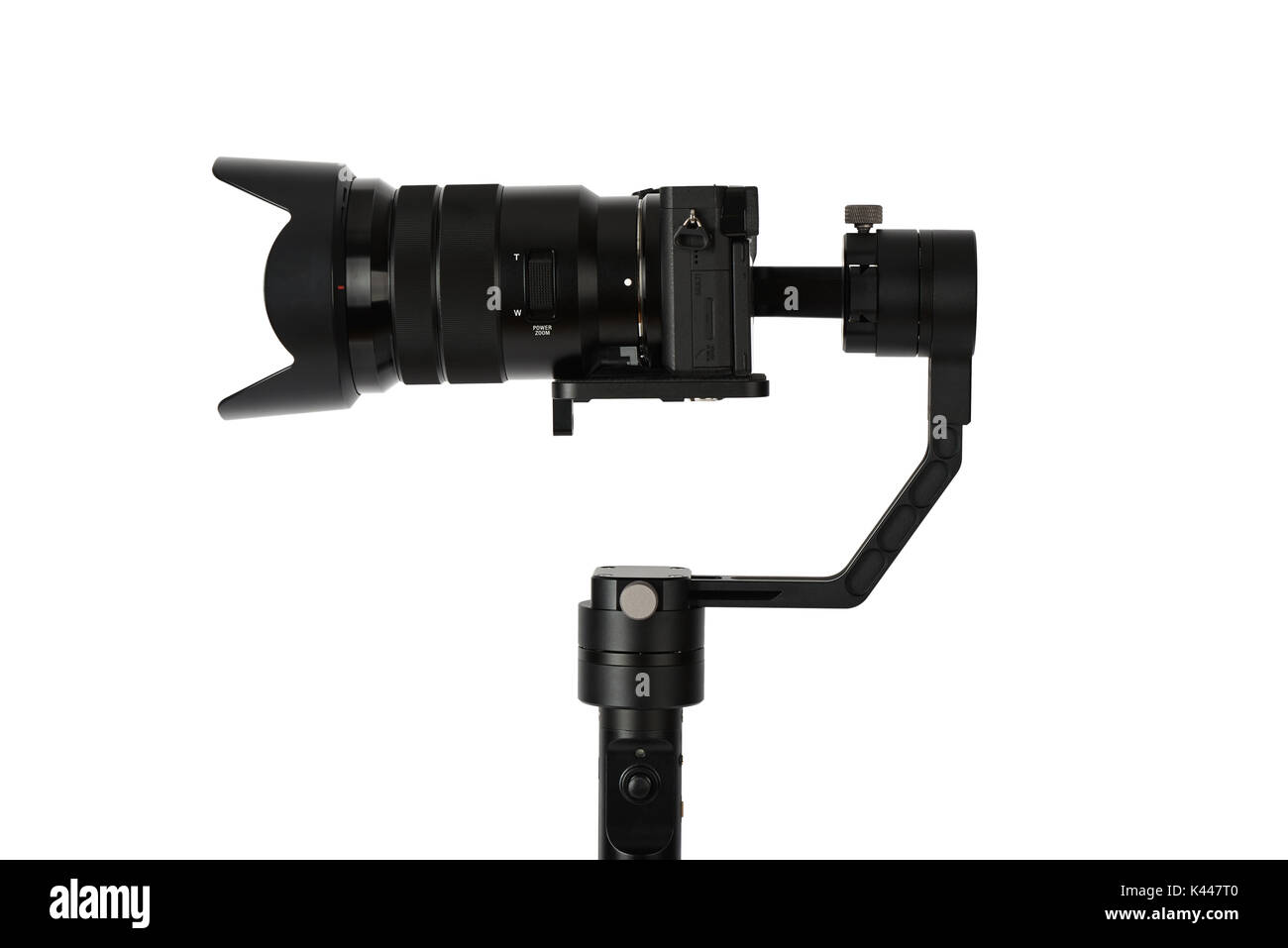 3-Achs kardanringe Stabilisierungs- System mit spiegellosen Kamera. Mit dieser Ausrüstung, ein videofilmer können Video ohne Schütteln. Stockfoto