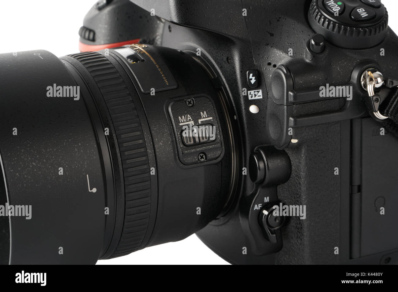 Nahaufnahme des Autofokus und manueller Fokus Schalter auf eine DSLR-Kamera mit Objektiv. Stockfoto