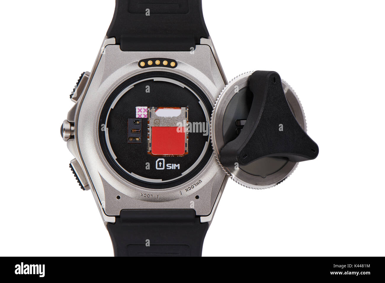 USIM Steckplatz in einem Smart Watch und geöffneten Deckel mit Flaschenöffner, isoliert auf Weiss. Smart Watch ist eine Armbanduhr, die die Funktion der Smart Phone hat. Stockfoto
