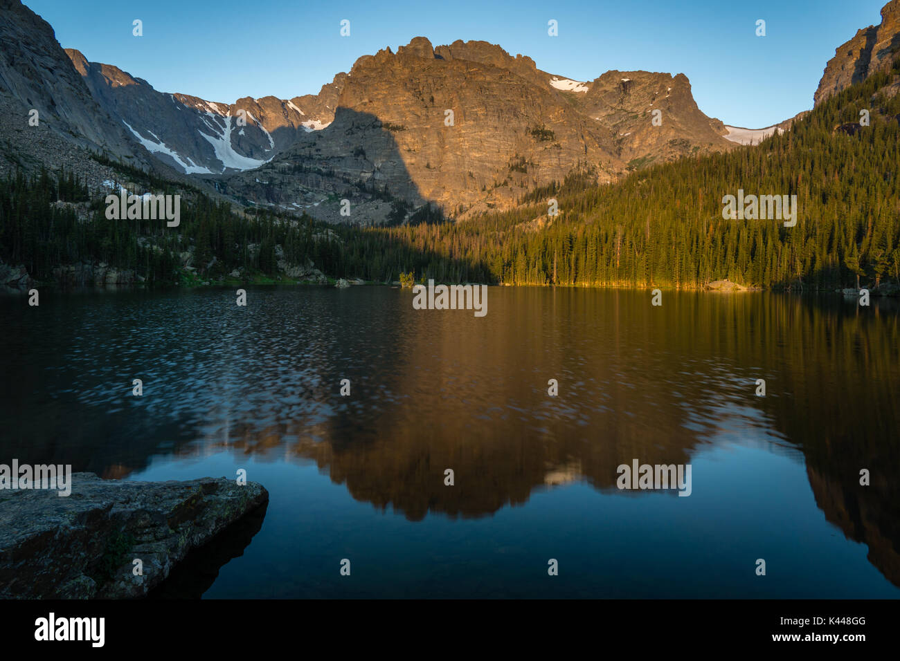 Am frühen Morgen auf dem Loch Vale aka das Loch, im Rocky Mountain National Park in der Nähe von Estes Park, Colorado. Stockfoto