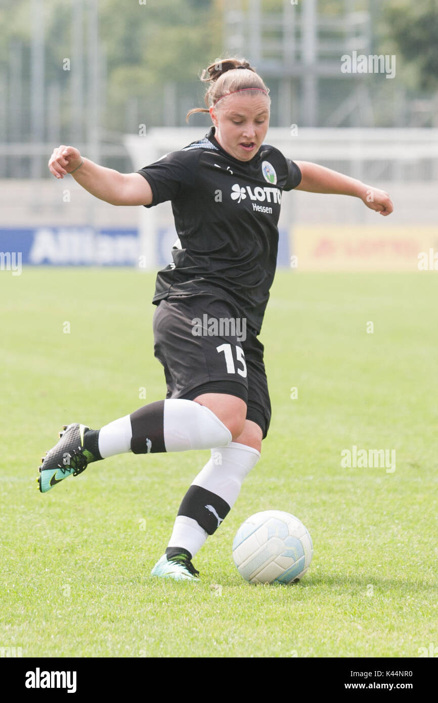 Julia MATUSCHEWSKI (F), mit Ball, Einzelaktion mit Kugel, Aktion, Fussball Frauen 1. Bundesliga, 1. Spieltag, 1.FFC Frankfurt (F) - 1.FC Köln (K) 2:0, am 03.09.2017 in Frankfurt/Deutschland. | Verwendung weltweit Stockfoto