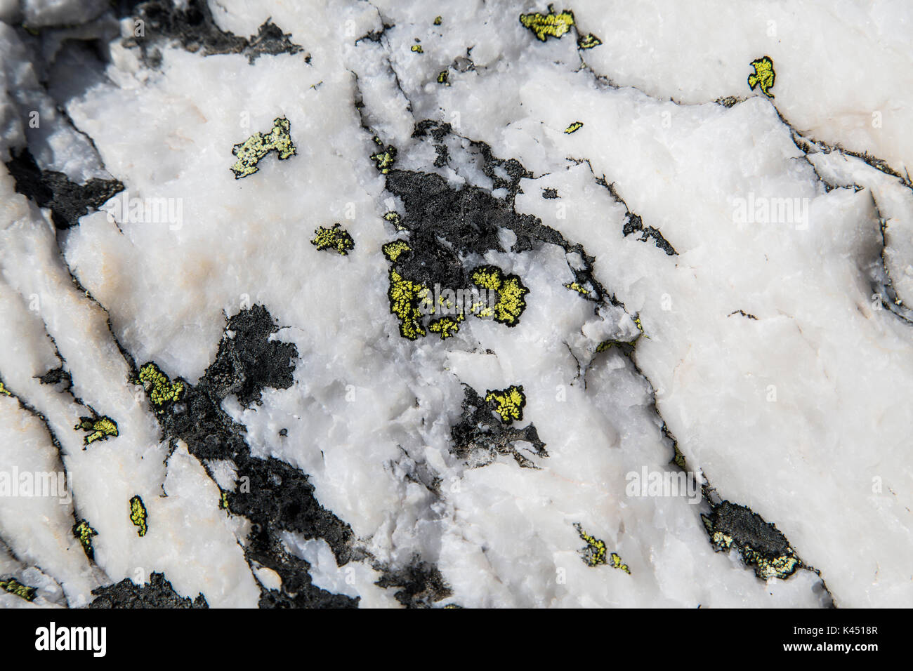 In der Nähe von Sasso Bianco eine Felsformation in Malenco Tal Veltlin Provinz Sondrio Lombardei Italien Europa Stockfoto