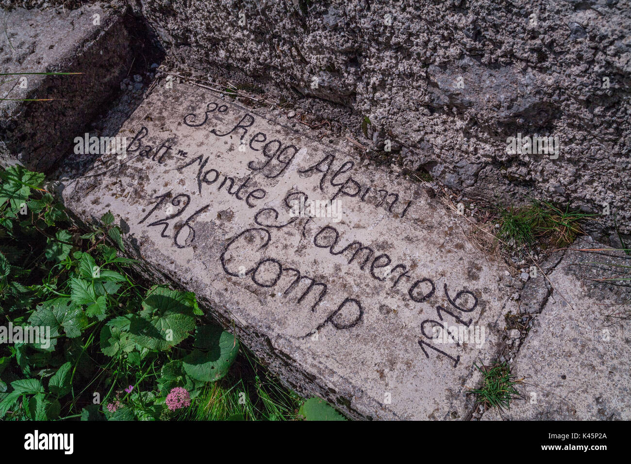 Kleiner Pal, Österreich. In den Fels von italienischen Soldaten geschrieben Stockfoto